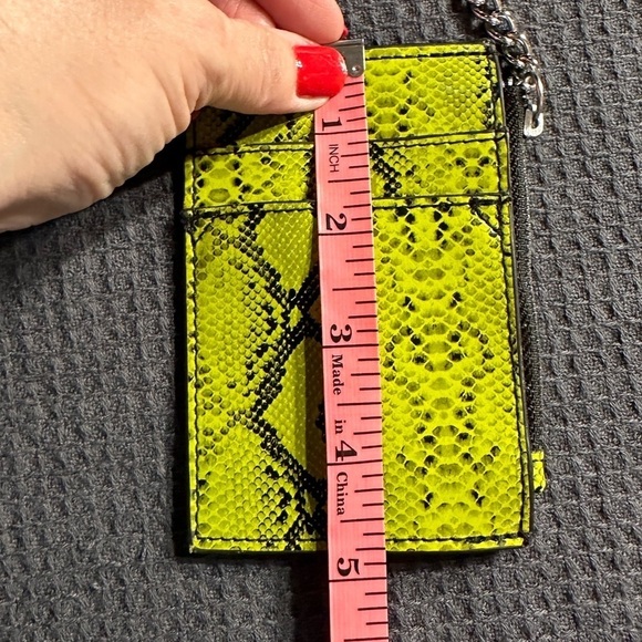 🎉Wild Fable Green Snakeskin ID/Credit Card Snap On Holder - Never Used - Picture 5 of 7